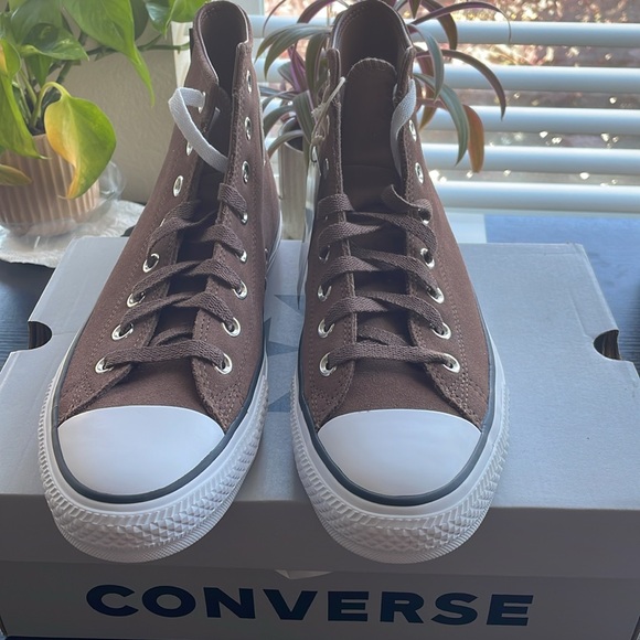 NWT Brown Converse. Men’s 9. Women’s 11. Brand new. Never worn. - Picture 6 of 10